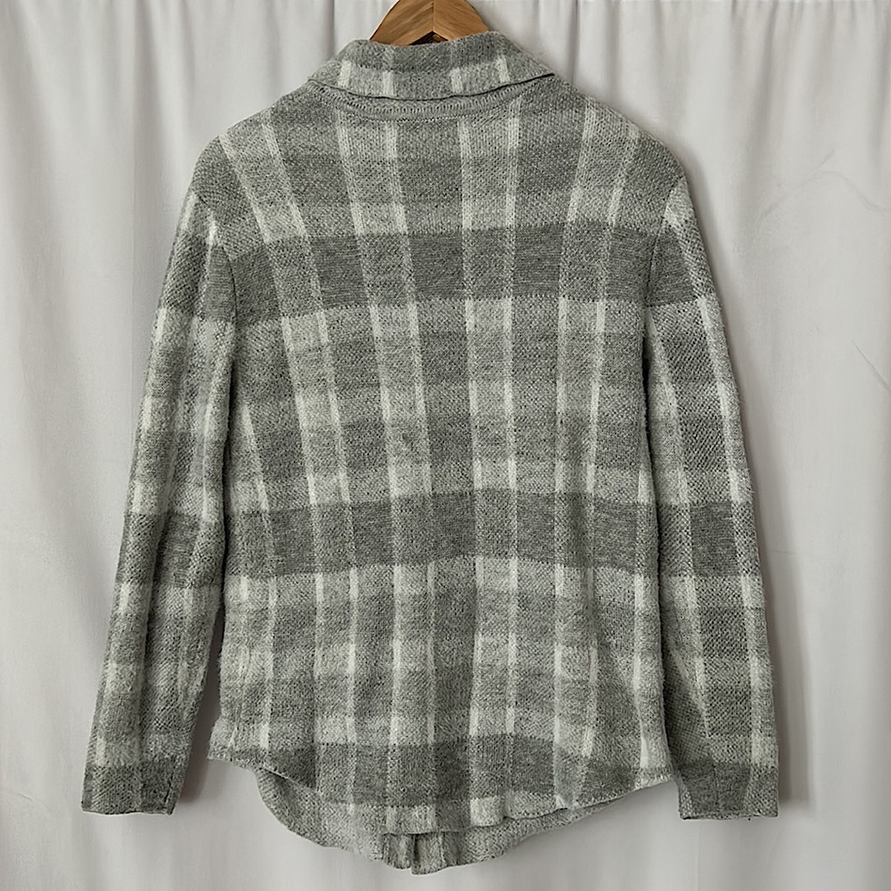 William Rast Light Grey Fuzzy Sweater Shirt Top **Size S** 🌸🌸 - Picture 2 of 4